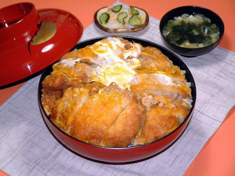 ジャンボカツ丼